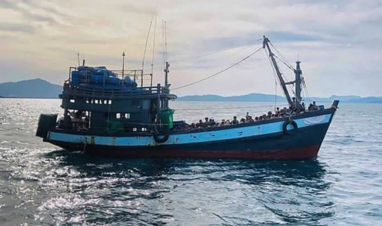 Malaysia Tolak Kapal yang akan Masuk Membawa 300 Migran Myanmar